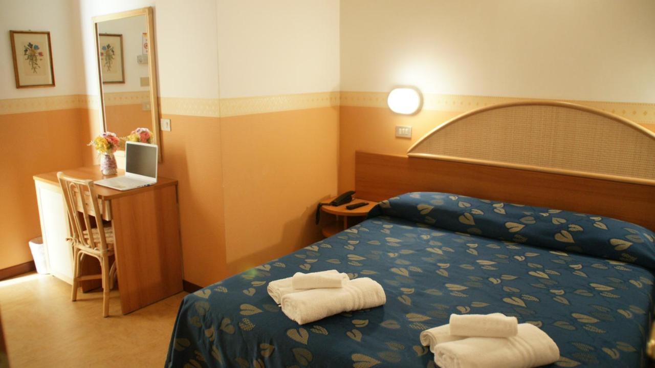 Hotel Verudella Rimini Exterior foto