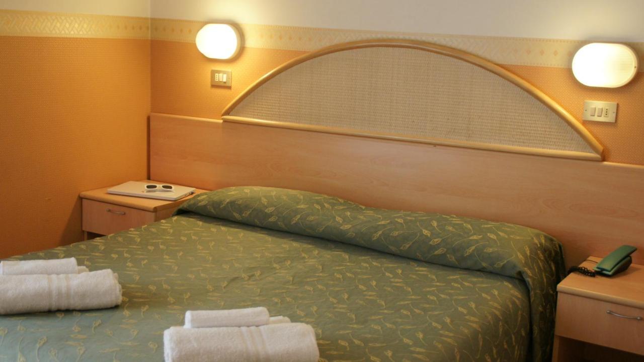 Hotel Verudella Rimini Exterior foto